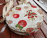 Úžitkový textil - Okrúhle sedáky na stoličky s vianočným motívom  bambule - 14132452_