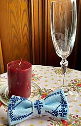 Pánske doplnky - Vyšívaný folkový motýlik - modrý II - 14131529_