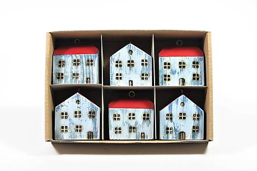 Dekorácie - Dárková sada modrobielych drevených domčekov na zavesenie - 6 ks - 14134710_