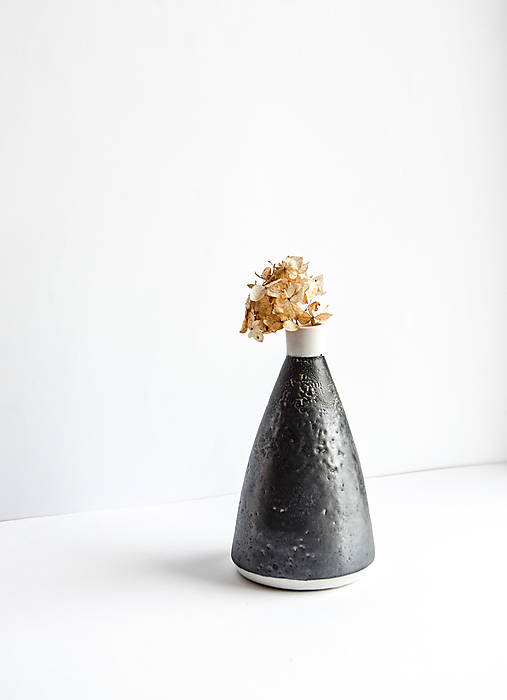 Čierno-biela váza