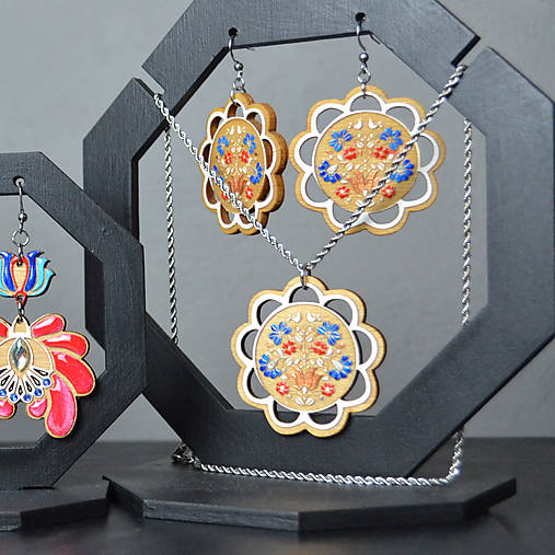 Set náhrdelníka a Malvína ručne maľované (zimné kvety)