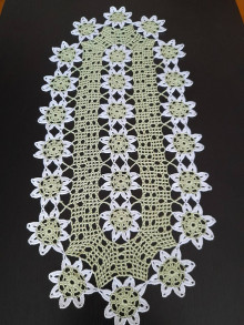 Úžitkový textil - háčkovaný obrus "na zelenej lúke" - 14140987_