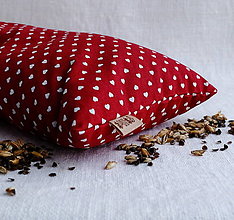 Úžitkový textil - Šupkový FILKI vankúš 40 cm (srdiečka na červenej) - 14140372_