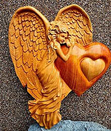 Dekorácie - Drevorezba  Anjel strážca lásky ❤ - 14146976_