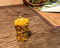 Sviečky - VALEC S MARGARÉTKOU 55g, sviečka zo včelieho vosku - 14146513_