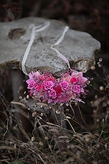 Náhrdelníky - Kvetinový náhrdelník "láska, čo vonia malinčím" - väčší - 14152640_