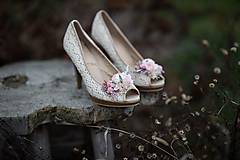 Ponožky, pančuchy, obuv - Kvetinové klipy na topánky "príbehy v nás" - 14154365_