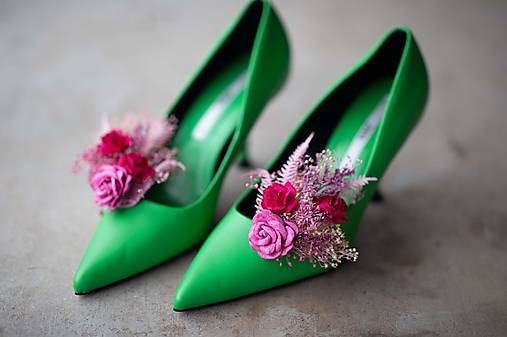 Kvetinové klipy na topánky "láska, čo vonia malinčím"