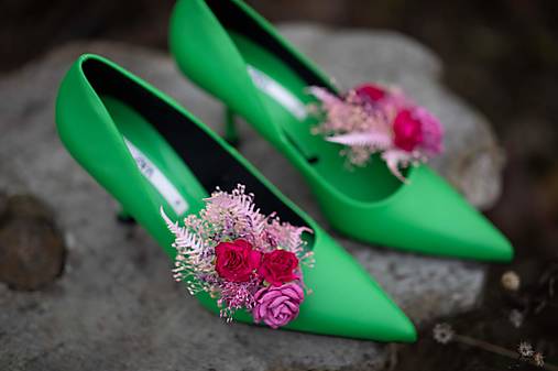 Kvetinové klipy na topánky "láska, čo vonia malinčím"