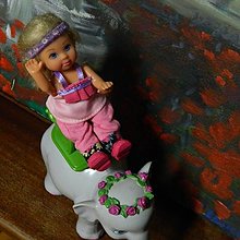 Hračky - háčkované a šité šatičky  pre 11 cm bábiku Evičku (nohavice a blúzka ružové šité) - 14164856_