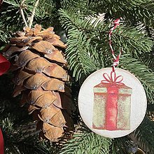 Dekorácie - Vianočné ozdoby - vianočná guľa  (Zeleno-červený darček) - 14167343_