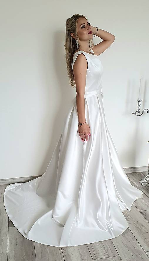 Zľava -Jednoduché svadobné šaty