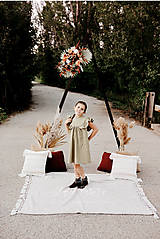 Detské oblečenie - Holubica - ľanové šaty s veľkým volánom a mašľou (olivová) - 14173321_