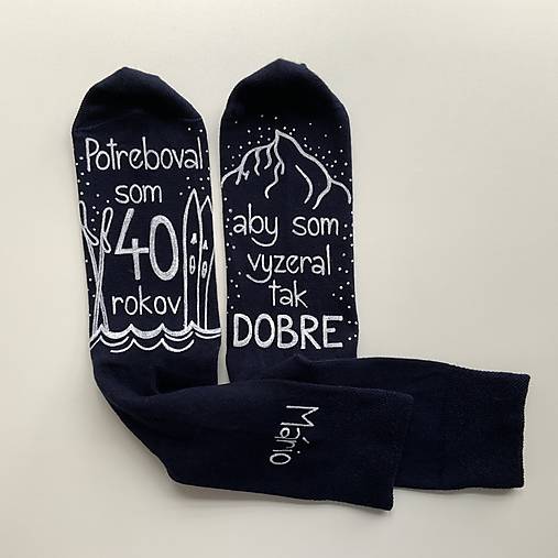 Maľované ponožky k narodeninám pre lyžiara tmavomodré