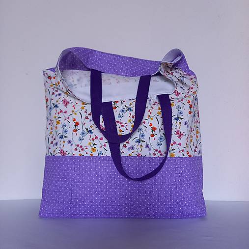 Pestrofarebná kvetinková taška s fialovými ušami