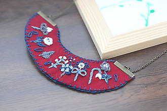 Náhrdelníky - ručne vyšívaný náhrdelník červeno-modrý | miniberry - 14183107_