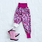 Detské oblečenie - Zimné softshellové nohavice ružové listy zateplené s barančekom - 14187049_
