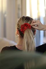 Ozdoby do vlasov - Zamatová scrunchie - gumička na vlasy - 14192404_