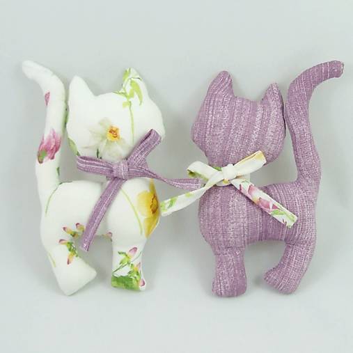 KVETA - jarné kvety s fialovou - textilná dekorácia mačka 17x10
