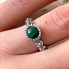 Prstene - Antique Silver Synt. Malachite Ring / Elegantný prsteň so syntetickým malachitom - 14193540_