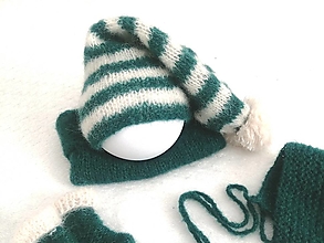 Detské oblečenie - Newborn smaragdovo zelený set - body, čiapočky, ponožtičky (Čiapočka pruhovaná sleepy hat s bambuľkou) - 14197490_