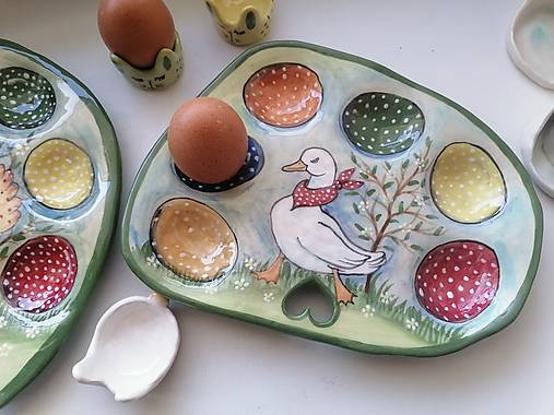 keramika.. veľkonočná tácka na vajíčka..