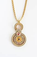 Náhrdelníky - Soutache šujtášový náhrdelník so Swarovski krištáľmi Nina Kolekcia - 14212126_