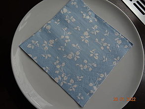 Papier - Sevvítka biele kvety na modrom základe - 14220891_