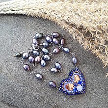Náhrdelníky - Večný cit-perlový náhrdelník so srdiečkom - 14223338_