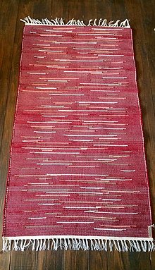 Úžitkový textil - Červený pretkávaný koberec - 14227244_