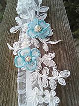 Spodná bielizeň - svadobný podväzok Ivory - modré vyšívané kvety - 14229555_