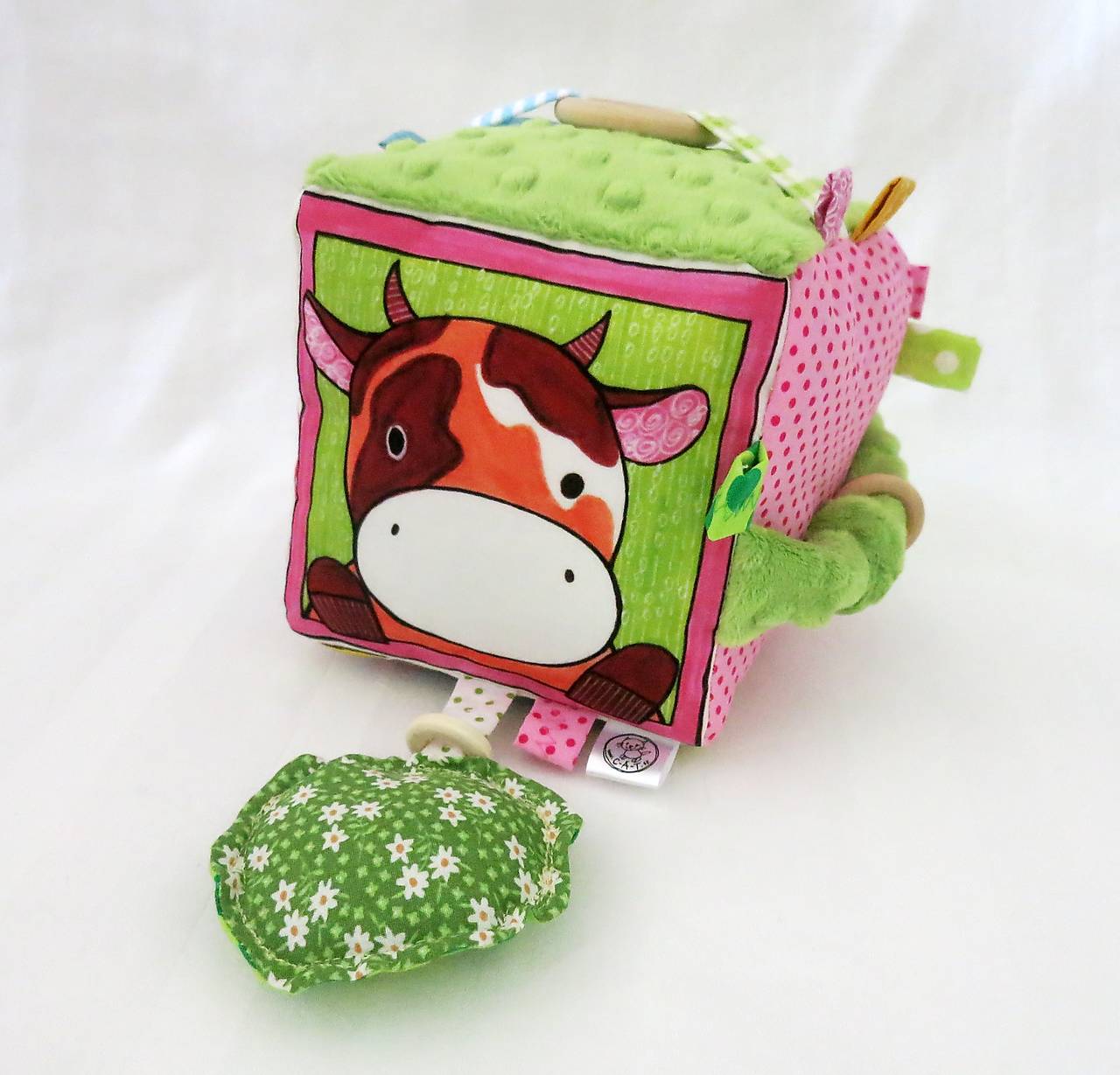 Textilná úchopová kocka (Kravička)