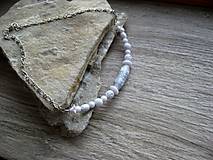 Náhrdelníky - Krátky náhrdelník okolo krku biely, č. 3500 - 14229568_