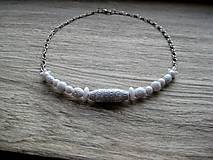 Náhrdelníky - Krátky náhrdelník okolo krku biely, č. 3500 - 14229569_