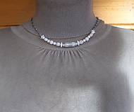 Náhrdelníky - Krátky náhrdelník okolo krku biely, č. 3500 - 14229586_