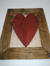 Obrazy - Obraz s rámom zo starého dreva - veľké červené drevené srdce - 14230465_