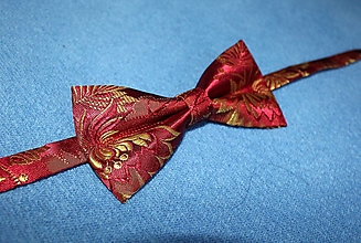 Pánske doplnky - červený luxusný brokátový pánsky motýlik - 14248116_