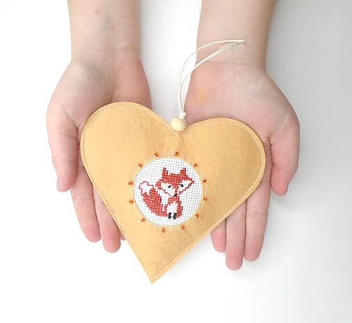 Dekorácie - Srdiečko s krížikovou výšivkou (Líška) - 14247534_