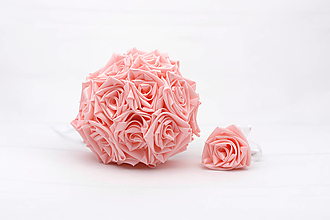 Kytice pre nevestu - Saténová kytica svadobná ružová ruže (kytica + pierko) - 14247314_