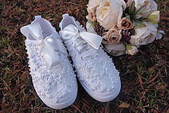 Ponožky, pančuchy, obuv - biele svadobné tenisky 3 - 14254255_