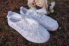 Ponožky, pančuchy, obuv - biele svadobné tenisky 3 - 14254261_