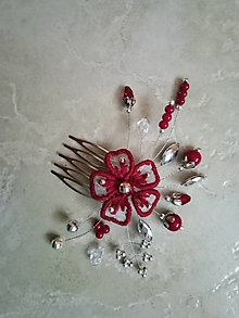 Ozdoby do vlasov - hrebienok - červený vyšívaný kvet - 14261390_