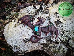 Náhrdelníky - Drevený Dračí Amulet s modrím kabošonom veľký - 14259958_
