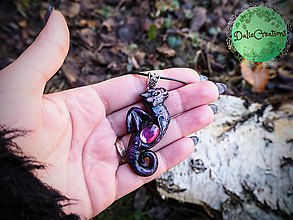 Náhrdelníky - Dračí Amulet s ružovým kabošonom - čierny malý - 14259962_