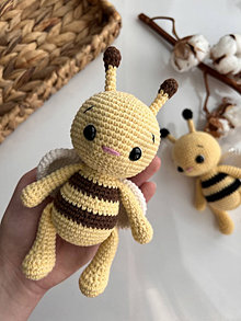 Hračky - Háčkovaná včielka Ria - 14261526_