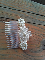 Ozdoby do vlasov - perlový hrebienok Ivory - vyšívaný kvet - 14279611_