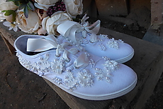 Ponožky, pančuchy, obuv - biele svadobné tenisky 4 - 14289852_