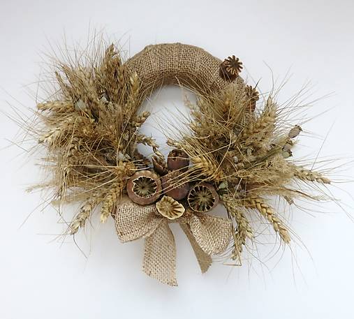 Dekorácie - Prírodný venček - tráva, obilie, makovičky - 14291506_