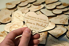 Darčeky pre svadobčanov - Svadobná drevená magnetka - 14290590_