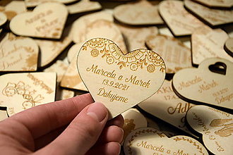 Darčeky pre svadobčanov - Svadobná drevená magnetka - 14290688_